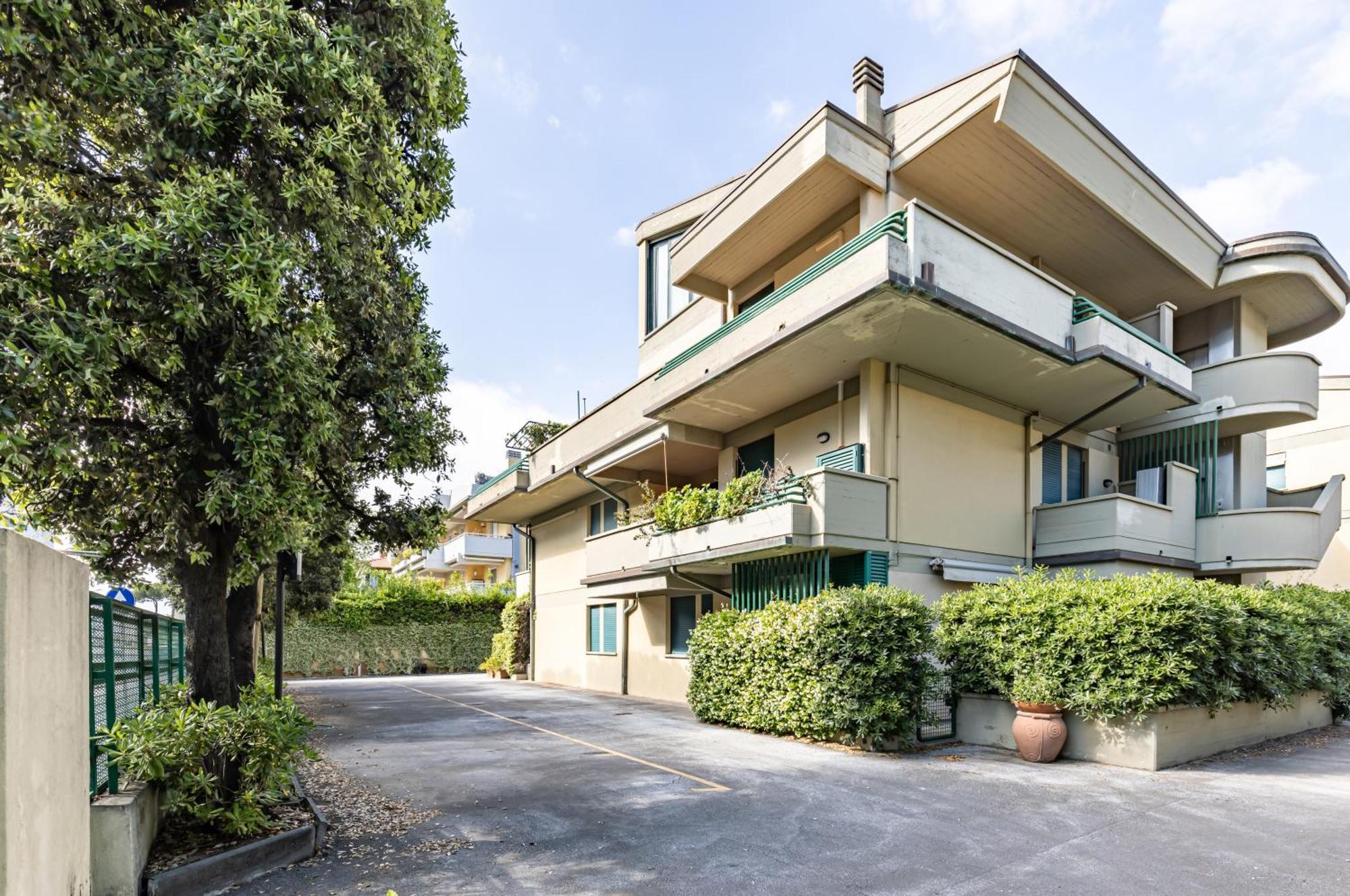 Two-levels With Terrace And Parking Apartment *